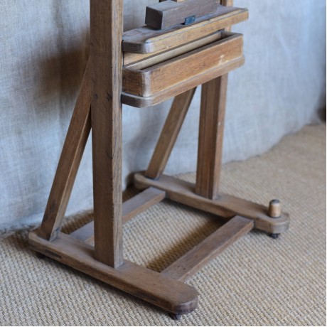 Arts and Crafts Easel